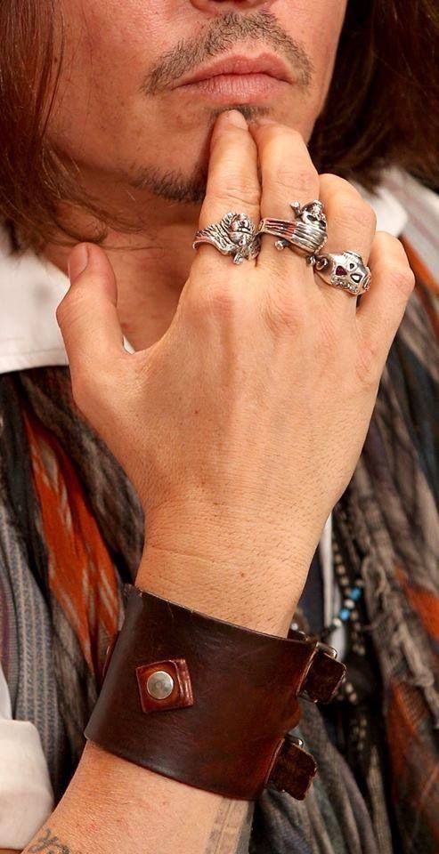 Ring Skull Captain Jack Sparrow with engraved "Capt Jack Sparrow" and Gold plated pendant