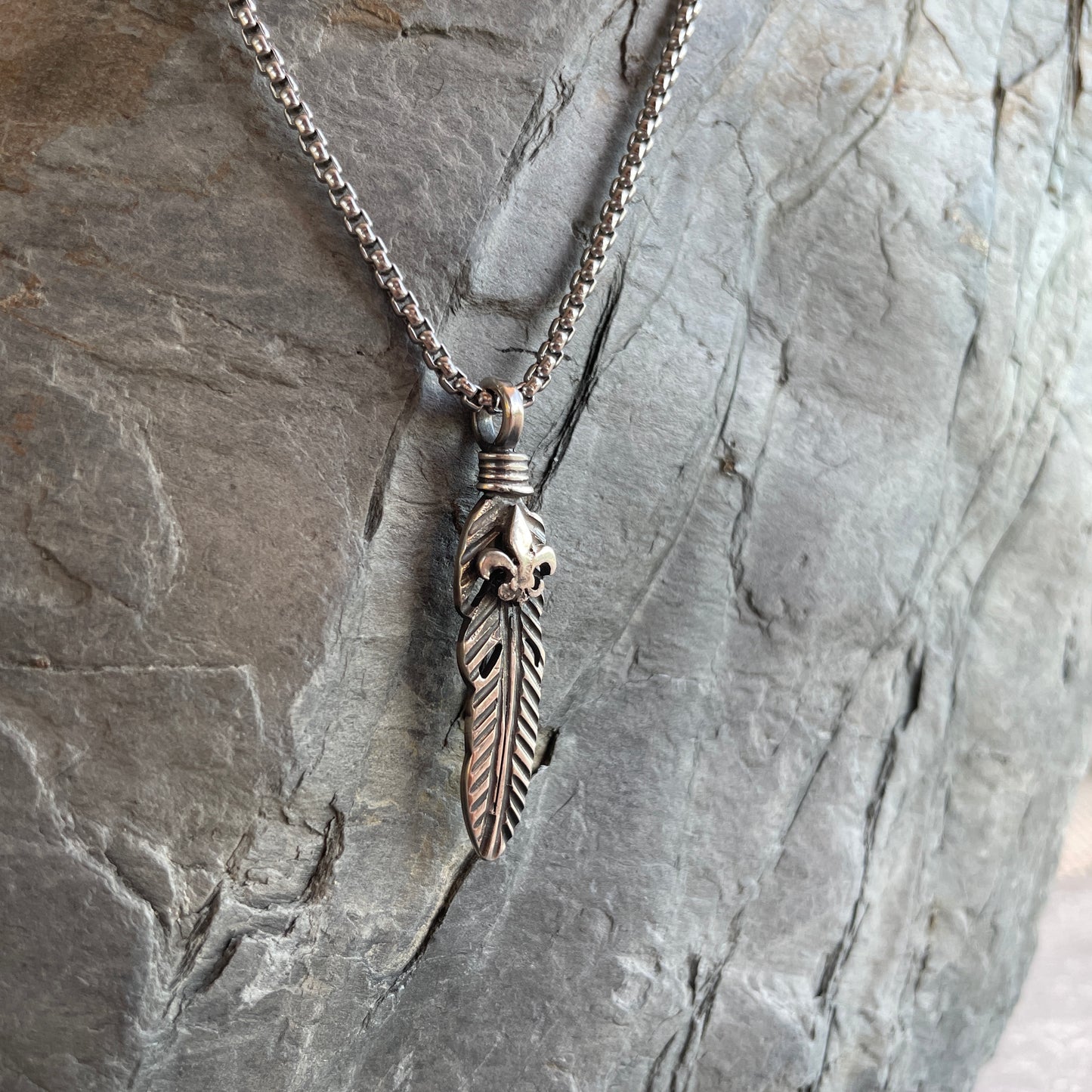 Feathers Lys Necklace